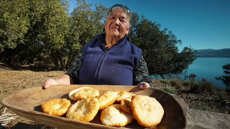 Receta neuquina: tortas fritas de piñón