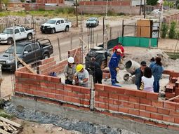 es arquitecta y lidera un proyecto que ensena a las mujeres a construir sus propias casas es arquitecta y lidera un proyecto que ensena a las mujeres a construir sus propias casas