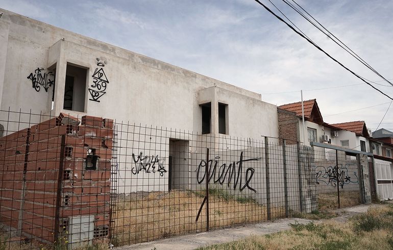 Denuncian inseguridad en Huiliches por tres dúplex a medio construir que quedaron abandonados. Denuncian inseguridad en Huiliches por tres dúplex a medio construir que quedaron abandonados.