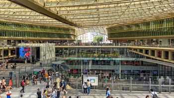 El abuso sexual ocurrió en el baño de un reconocido restaurant ubicado en el centro comercial Westfield Forum des Halles, París. El abuso sexual ocurrió en el baño de un reconocido restaurant ubicado en el centro comercial Westfield Forum des Halles, París.
