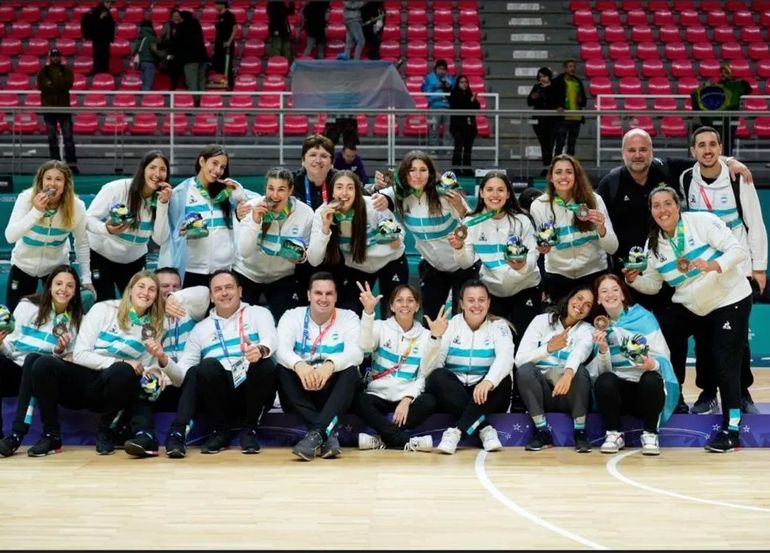 Mauricio Santángelo logró el bronce con el seleccionado femenino en los Juegos Panamericanos. Mauricio Santángelo logró el bronce con el seleccionado femenino en los Juegos Panamericanos.