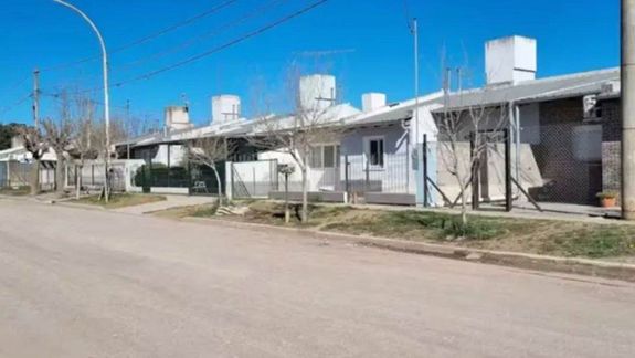 Casa en la localidad de Despeñaderos, Córdoba, donde estaba secuestrada la mujer.