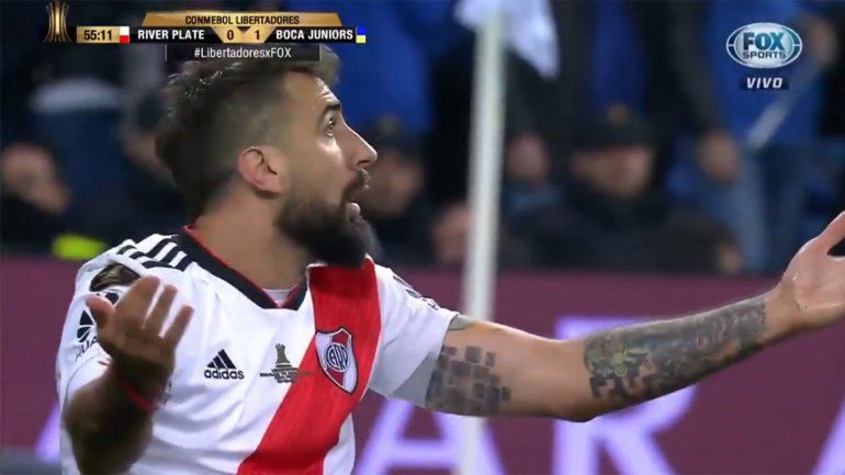 Las polémicas: la amarilla de Pérez, el penal a Pratto y la roja a Barrios