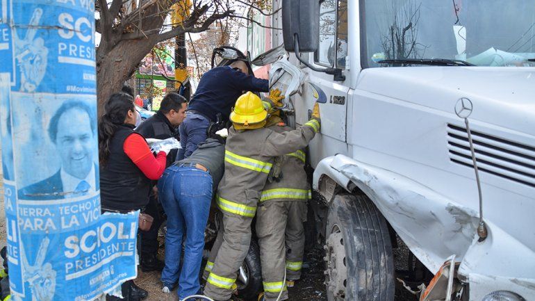 Así fue la carrera desenfrenada del camión por calle Chrestia