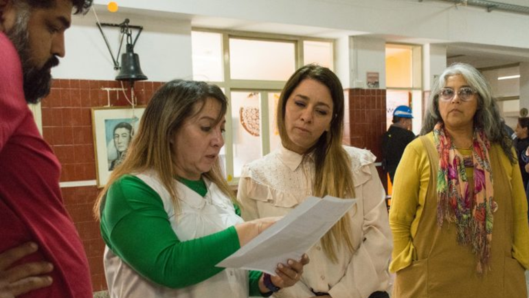 El reclamo había sido firmado por docentes y familias de la institución educativa. El reclamo había sido firmado por docentes y familias de la institución educativa.