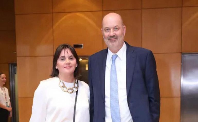 Cancillería renovó un contrato por $113 millones con una asociación que dirige la esposa de Sturzenegger