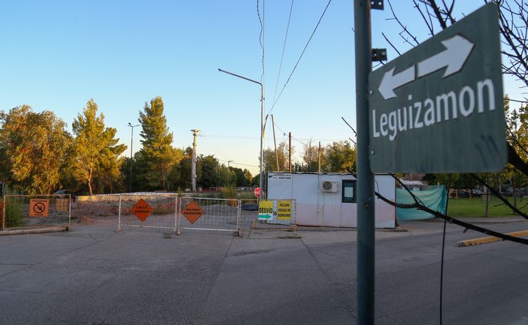 La calle Leguizamón es troncal para el ingreso a los barrios aledaños al río. La calle Leguizamón es troncal para el ingreso a los barrios aledaños al río.