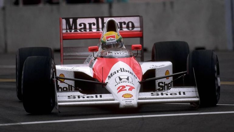 Ayrton Senna al volante del McLaren MP4_5B.