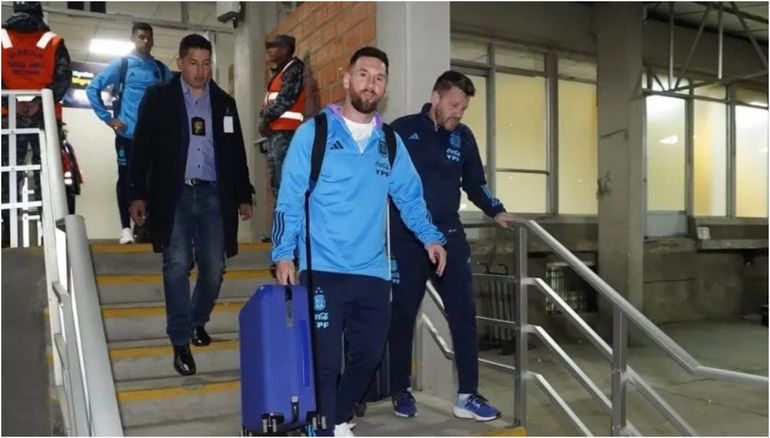La Selección Argentina llegó a Bolivia con tubos de oxígeno personales