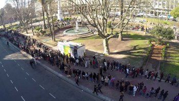 productores del alto valle coparon la plaza de mayo con el frutazo productores del alto valle coparon la plaza de mayo con el frutazo