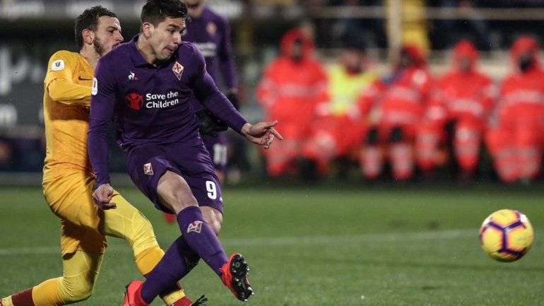 Gio Simeone aportó un doblete en la goleada de Fiorentina ante Roma