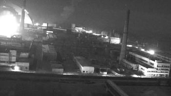 Un dron ruso con una ojiva de alto poder explosivo impactó contra la estructura que protege la central nuclear de Chernóbil. Un dron ruso con una ojiva de alto poder explosivo impactó contra la estructura que protege la central nuclear de Chernóbil.