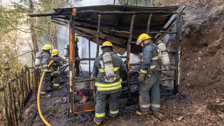 Una casilla de la toma Esperanza Arriba se incendió y sus dueños perdieron todo