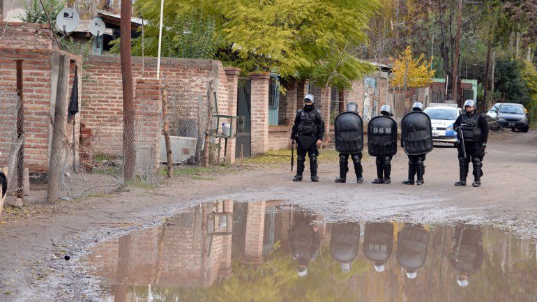 Unas 50 personas con mazas