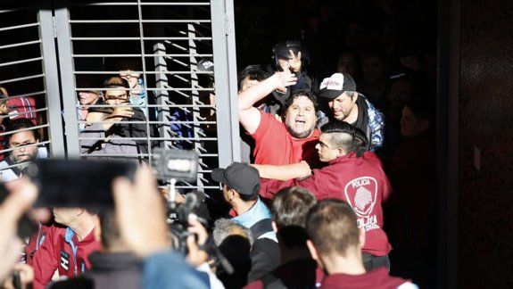 Ayer, tras la detención de 16 gremialistas, hubo paro en las 5 líneas.