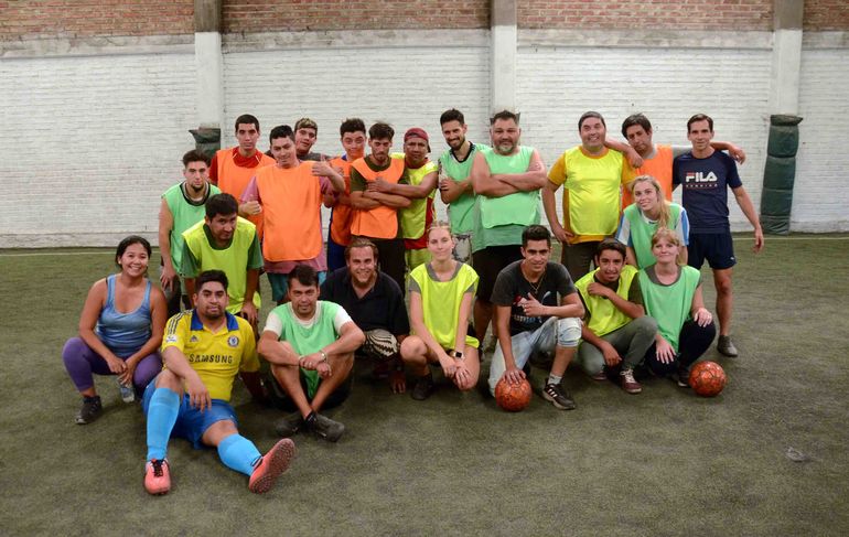 Fútbol Valorado es una metodología que emplea el deporte como vehículo para abordar las relaciones entre pares, la construcción de consensos y espacios de encuentro. Foto: María Isabel Sánchez. Fútbol Valorado es una metodología que emplea el deporte como vehículo para abordar las relaciones entre pares, la construcción de consensos y espacios de encuentro. Foto: María Isabel Sánchez.