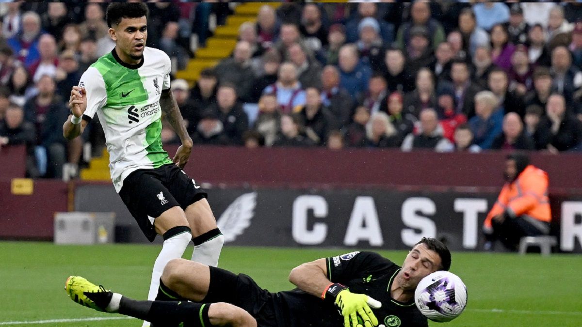 Dibu Martínez cometió un grave error, pero Aston Villa le empató un partidazo al Liverpool thumbnail