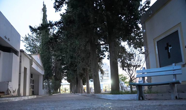 Las visitas nocturnas al cementerio volverán a realizarse debido a la gran cantidad de inscriptos. Las visitas nocturnas al cementerio volverán a realizarse debido a la gran cantidad de inscriptos.