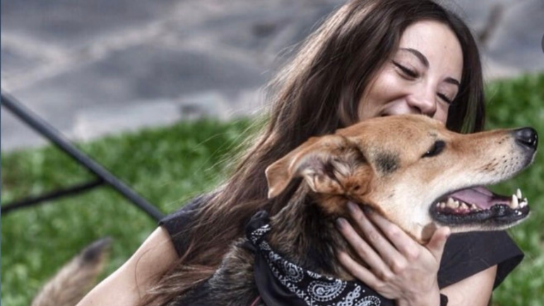 Magui Bravi y su mascota Roma