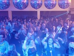 Una nueva edición de la exitosa Retro AN Fest se realizará este sábado en Allen. Es a beneficio de la Asociación Italiana y de la Subcomisión de Básquet del Club Unión. Una nueva edición de la exitosa Retro AN Fest se realizará este sábado en Allen. Es a beneficio de la Asociación Italiana y de la Subcomisión de Básquet del Club Unión.