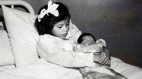 El 14 de mayo de 1939, Lina Medina, con tan solo 5 años dió a luz a su hijo Gerardo y se convirtió en la madre más joven del mundo. | LM Neuquen El 14 de mayo de 1939, Lina Medina, con tan solo 5 años dió a luz a su hijo Gerardo y se convirtió en la madre más joven del mundo.