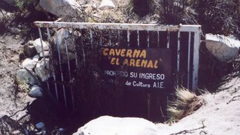 El sistema cavernario Cuchillo Curá, se ubica cerca de Las Lajas El sistema cavernario Cuchillo Curá, se ubica cerca de Las Lajas
