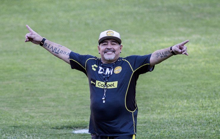 ¡La zurda intacta! El lujo que tiró Diego Maradona desde una silla