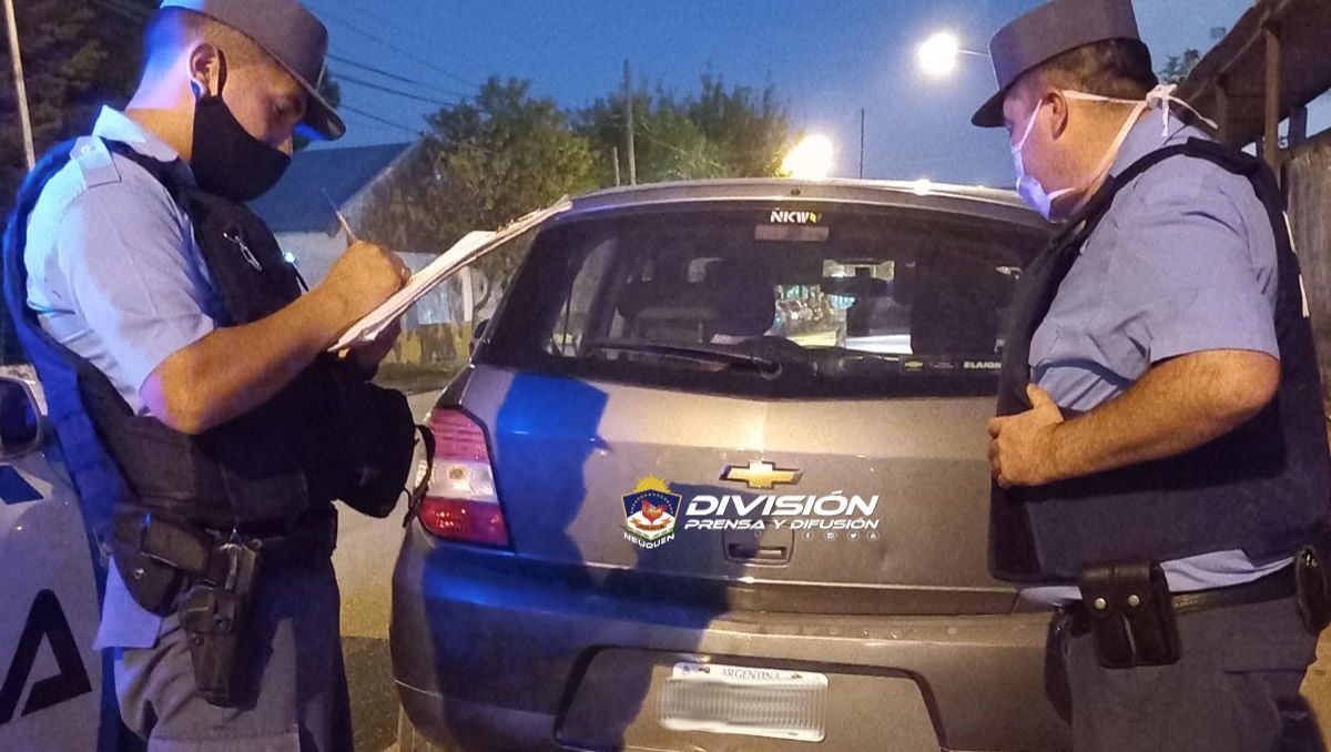 Ladrones distraídos no vieron a la Policía y los agarraron in fraganti