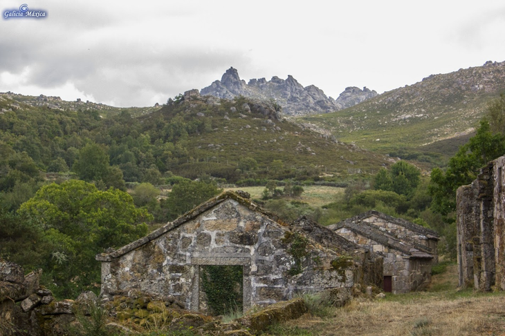 Las zonas rurales de Galicia, son muy rocosas y poco aptas para la producción. Aquí es donde se concentran las mayor cantidad de aldeas en venta. Las zonas rurales de Galicia, son muy rocosas y poco aptas para la producción. Aquí es donde se concentran las mayor cantidad de aldeas en venta.