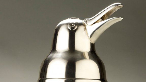 La sinuosa marcha del pingüino por la mesa