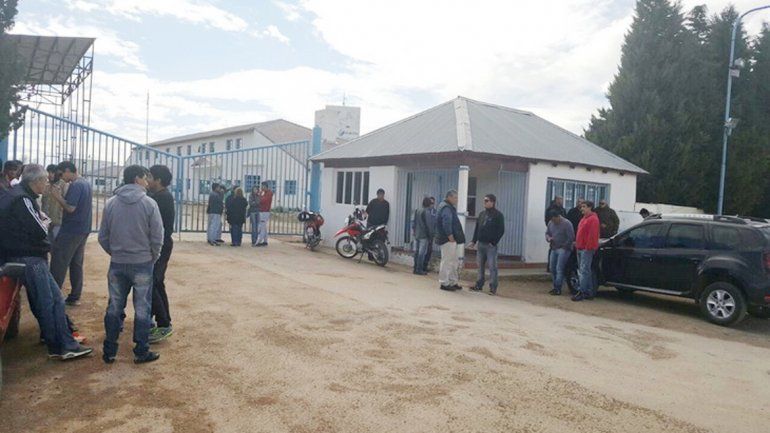 Los trabajadores de Petrolera Argentina aún no cobraron y continúan las medidas