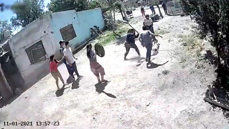 Conflicto entre vecinos terminó con una brutal pelea de perros