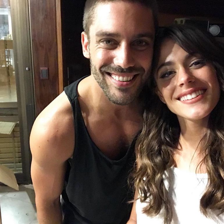 La prensa le adjudicó un romance con el actor Juan Manuel Gilera luego de que filmaran juntos un videoclip, pero ella lo desmintió.