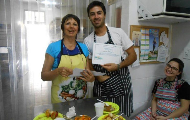 Ana María en uno de los cursos de cocina saludable que dictó con el sello de Riaguen.