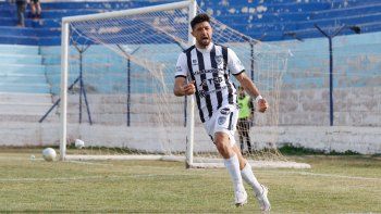El Tanque Zárate, el goleador albinegro. El Tanque Zárate, el goleador albinegro.