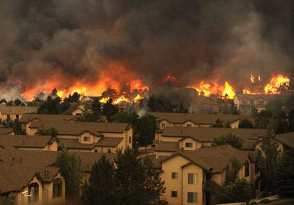 Un incendio arrasa la ciudad de Colorado: hay 36 mil evacuados