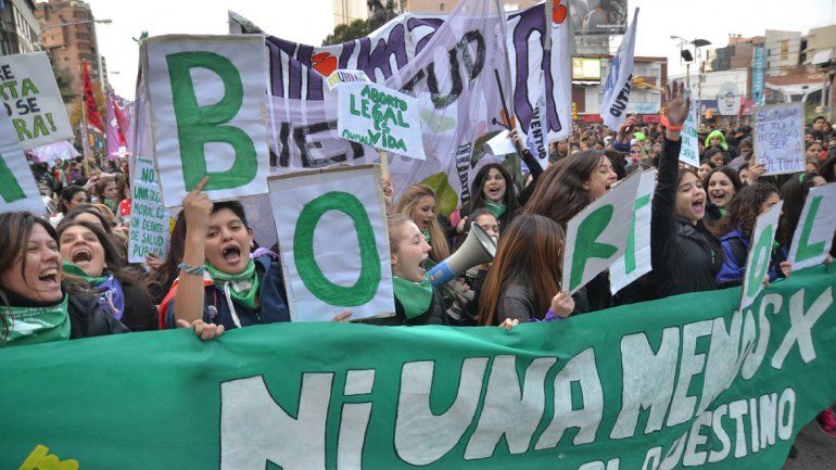 Ni Una Menos fue un grito juvenil con pañuelo verde