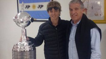 Varios fanáticos, como Tino Dolce, festejaron el día del hincha con Omar.