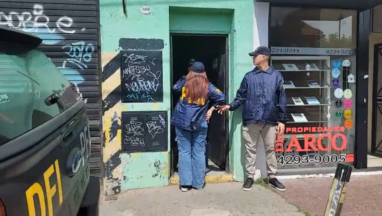 La mujer fue detenida cuando ocultaba evidencias para la causa judicial por presunto lavado de dinero de la empresa de Ariel Vallejo. La mujer fue detenida cuando ocultaba evidencias para la causa judicial por presunto lavado de dinero de la empresa de Ariel Vallejo.