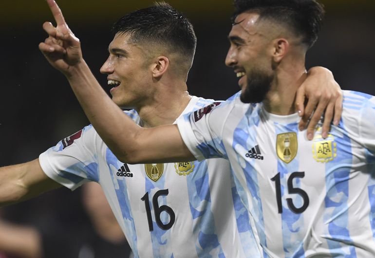 Argentina derrotó 3 a 0 a Venezuela y se despidió con ovación