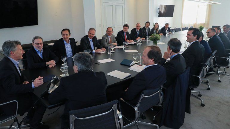 Macri recibió a las operadoras en medio del debate por el barril congelado