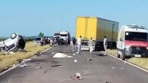 una familia murio en un choque frontal contra un camion del correo argentino