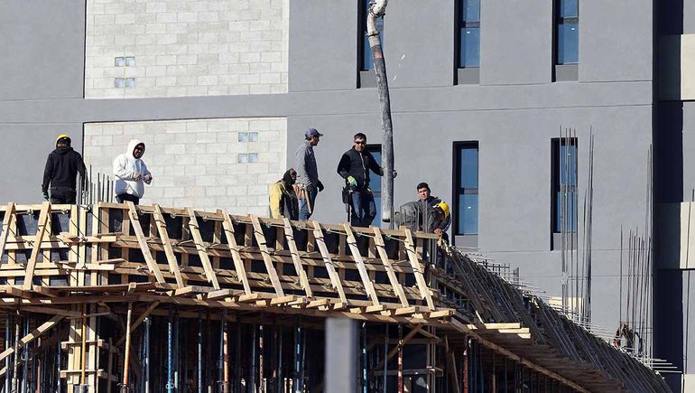 Las construcciones de edificios no paran en Neuquén.