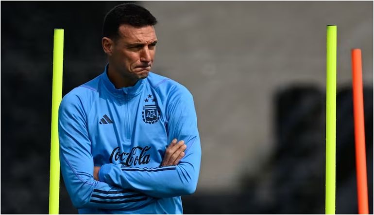 Scaloni, pensativo, a&uacute;n no defini&oacute; si Messi ir&aacute; de titular, pero todo hace pensar que s&iacute;.&nbsp;