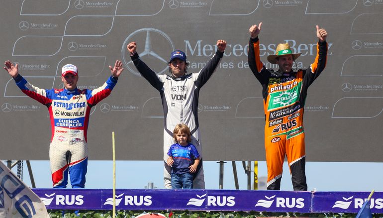 El podio del Turismo Carretera en Centenario. El podio del Turismo Carretera en Centenario.