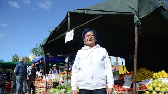 Ruth Schatimo está al frente de la feria del Parque Central.