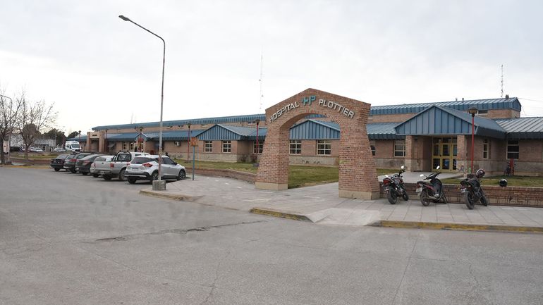 Personal del hospital de Plottier concurrió hasta el domicilio donde se produjo el deceso del bebé.