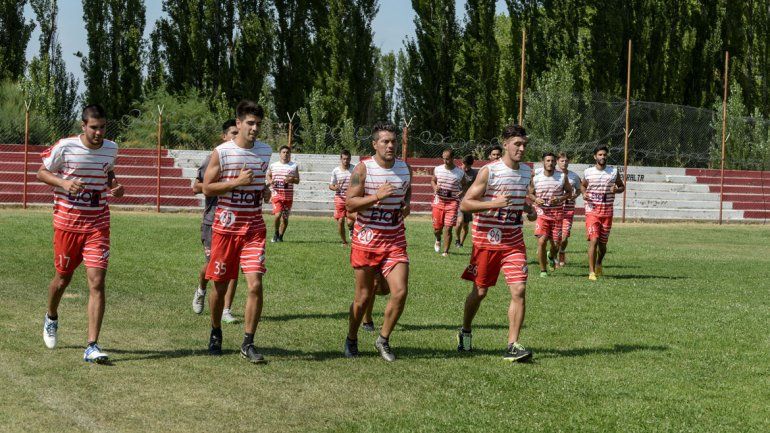 El defensor sufrió una fisura en el dedo contra Madryn.