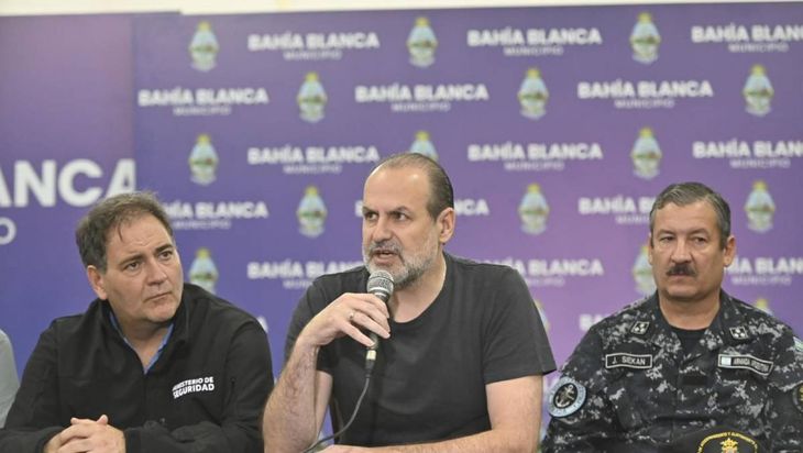 El intendente Federico Susbielles destacó que YPF y Petronas ya reservaron un predio en el puerto de Bahia Blanca. El intendente Federico Susbielles destacó que YPF y Petronas ya reservaron un predio en el puerto de Bahia Blanca.