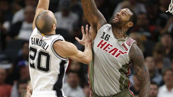 manu metio un triple de antologia en la victoria de los san antonio spurs ante miami heat